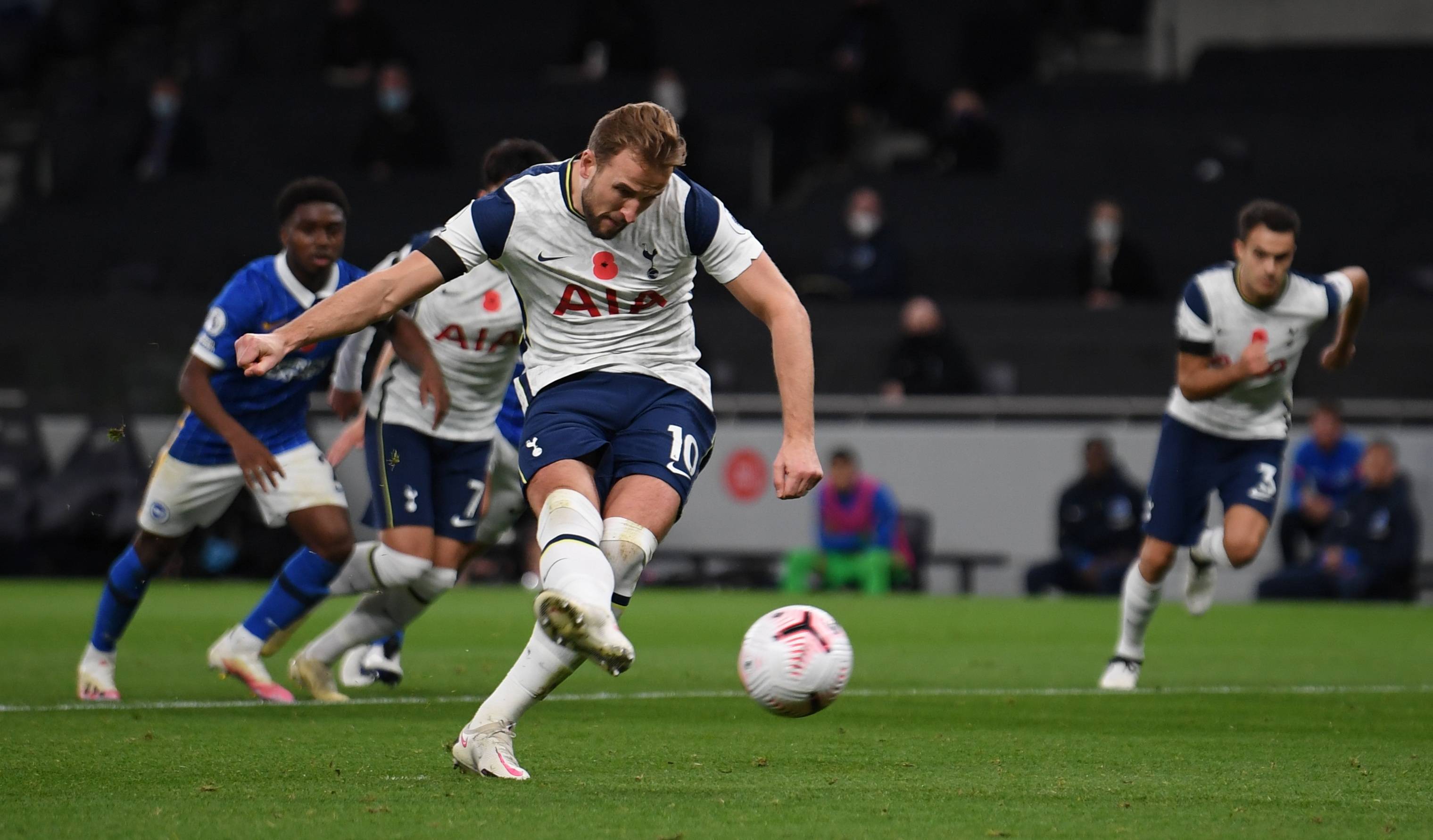 曼联主场对决托特纳姆热刺紧张对决 曼联主场对决托特纳姆热刺紧张对决