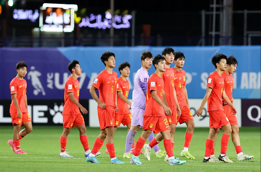 球队再演逆风翻盘揭开胜利序幕 球队再演逆风翻盘揭开胜利序幕