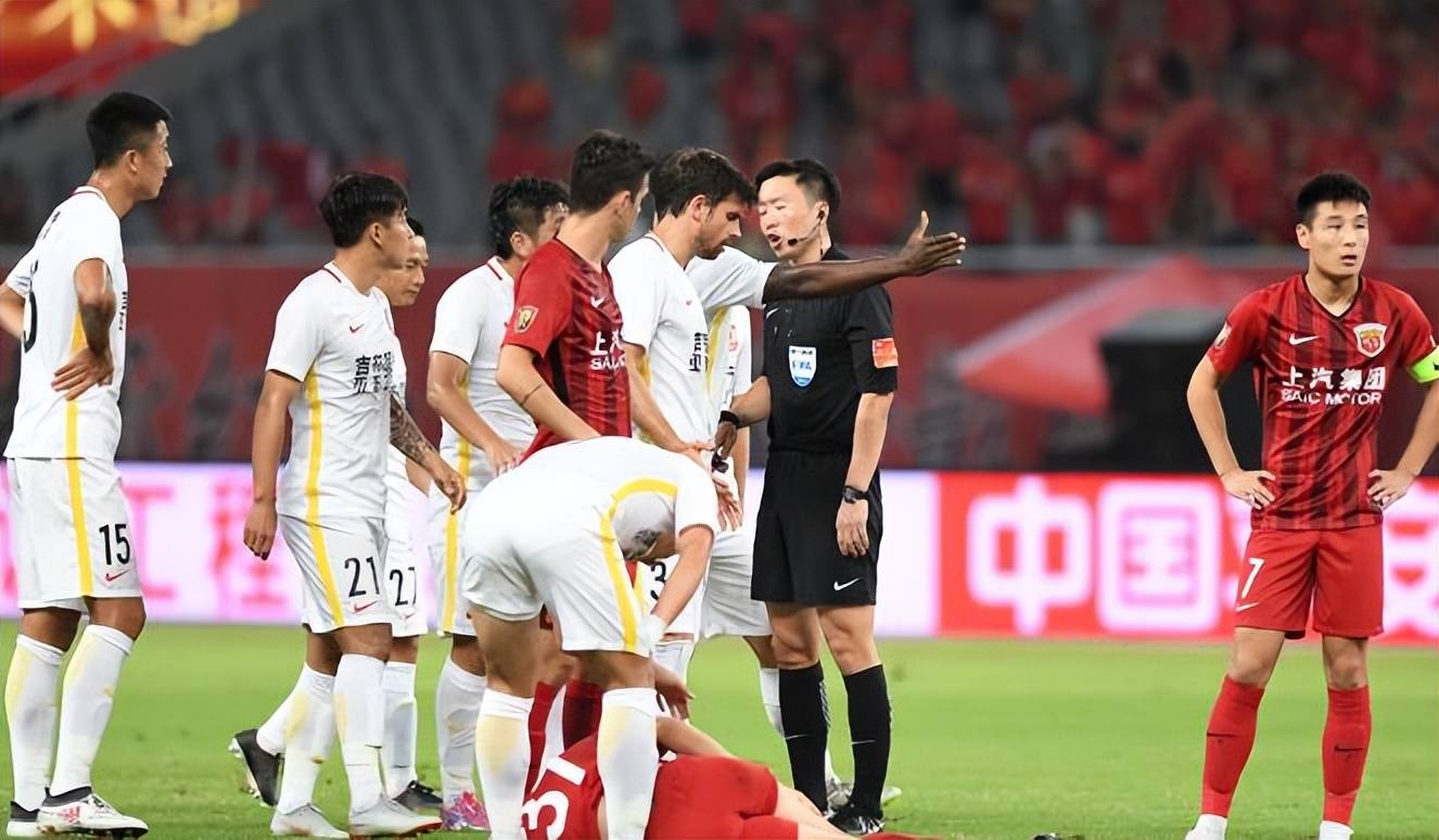 包含球星突然宣布退役，球队瞬间陷入困境的词条