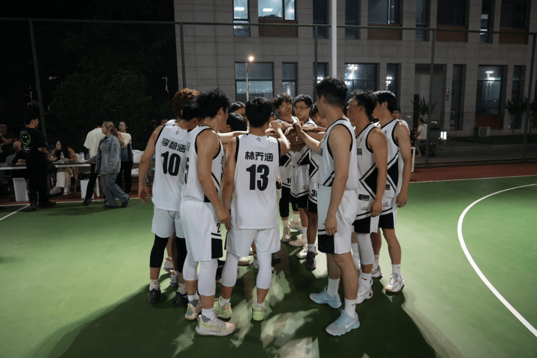 篮球锦标赛带动了球员们的训练热情 篮球锦标赛带动了球员们的训练热情