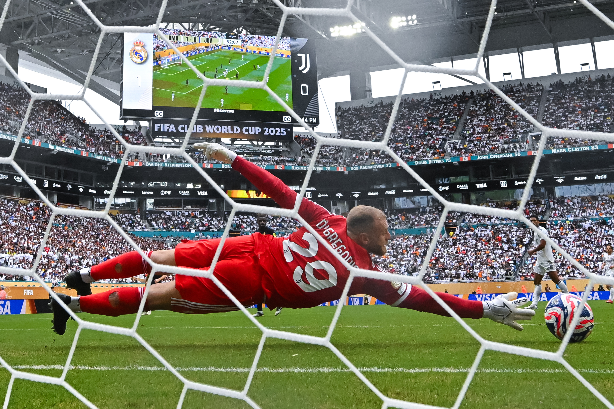 关于马德里竞技主场大胜,球队斩获宝贵三分的信息 关于马德里竞技主场大胜,球队斩获宝贵三分的信息