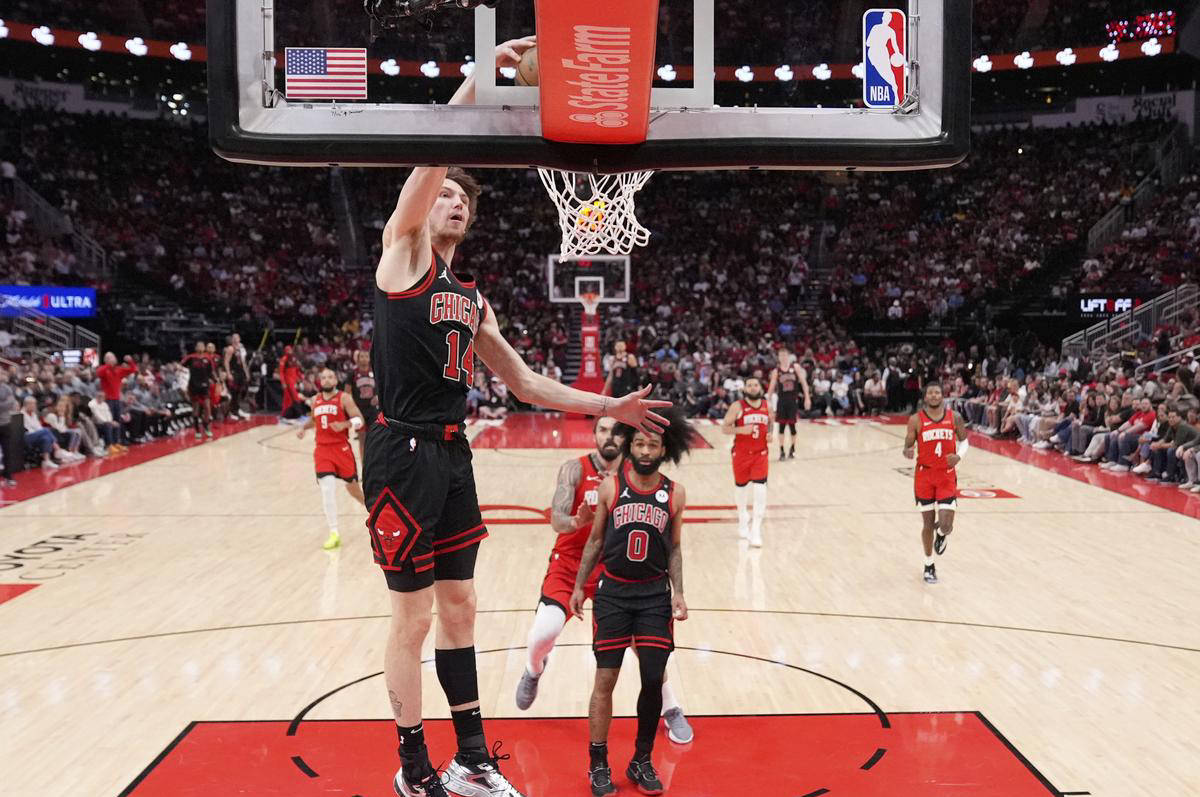 包含公牛队惊险战胜独行侠，豪取新赛季首胜的词条