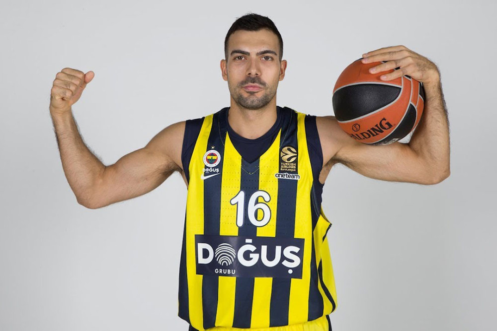 希腊球员承接球队进攻重任扬眼表现 希腊球员承接球队进攻重任扬眼表现