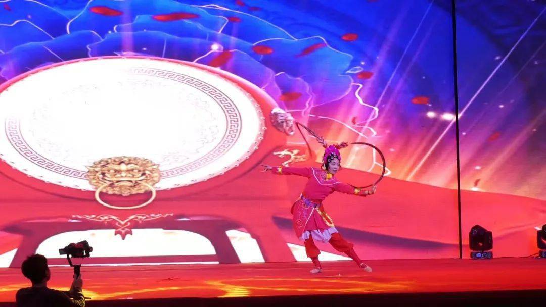 梦想舞台上,足球璀璨之光耀眼绽放的简单介绍 梦想舞台上,足球璀璨之光耀眼绽放的简单介绍